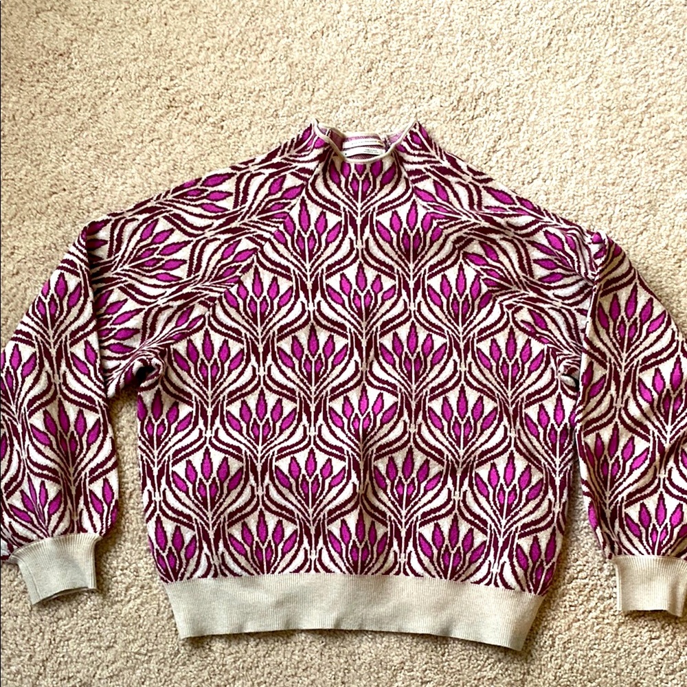 Anthropologie Pink and Cream lightweight Sweater with art nouveau design, size m